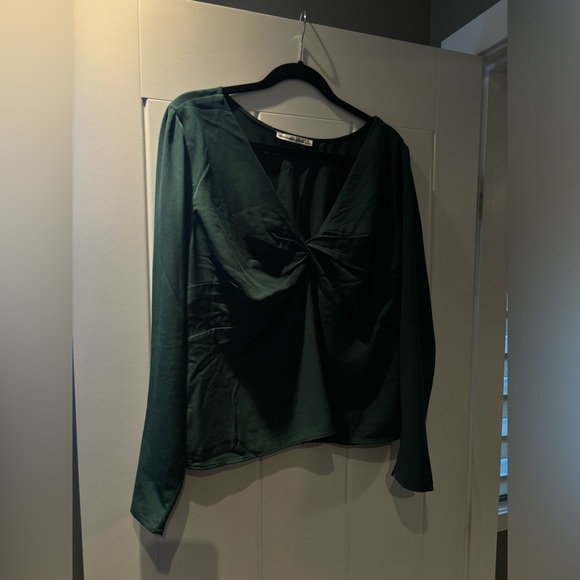 Abercrombie Twist Front Top - Picture 2 of 2